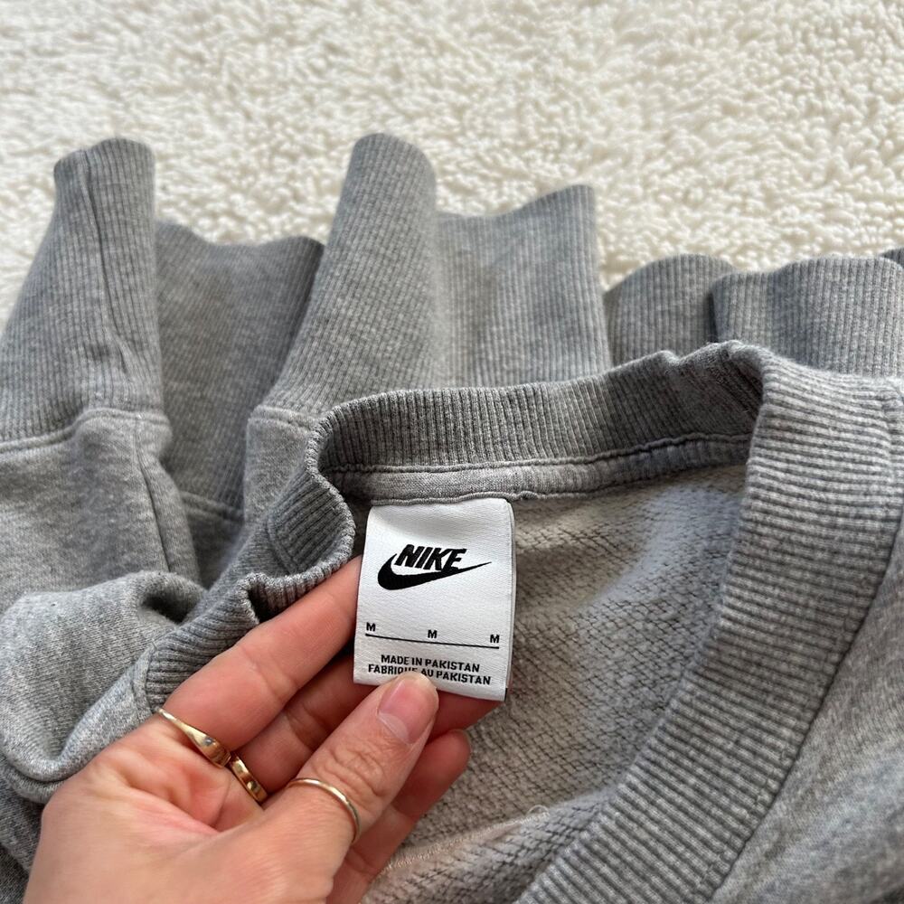 Nike Womens Grey Crewneck Oversized Sz M Casual Loungewear Preppy Athleisure - Picture 6 of 6
